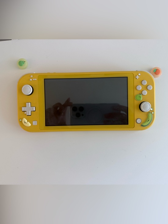 Like New Nintendo Switch Lite Yellow
